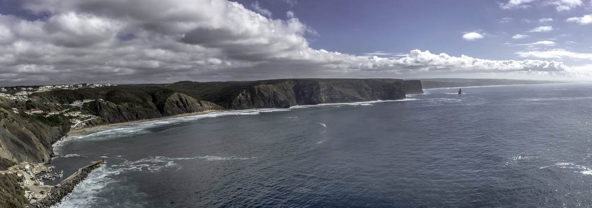 Coastal view near the Pedra da Agulha sea stack, Arrifana