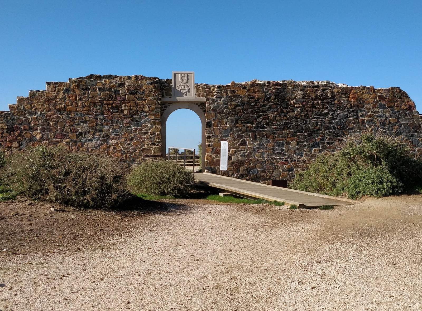 Archway entrance to the Fortaleza da Arrifana, on the Rota Vicentina