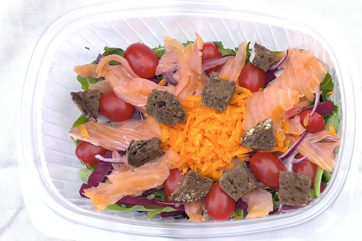 Traking Transfers Salmon Salad: fresh salmon, cherry tomatoes, grated carrot and seeded-bread croutons on mixed greens