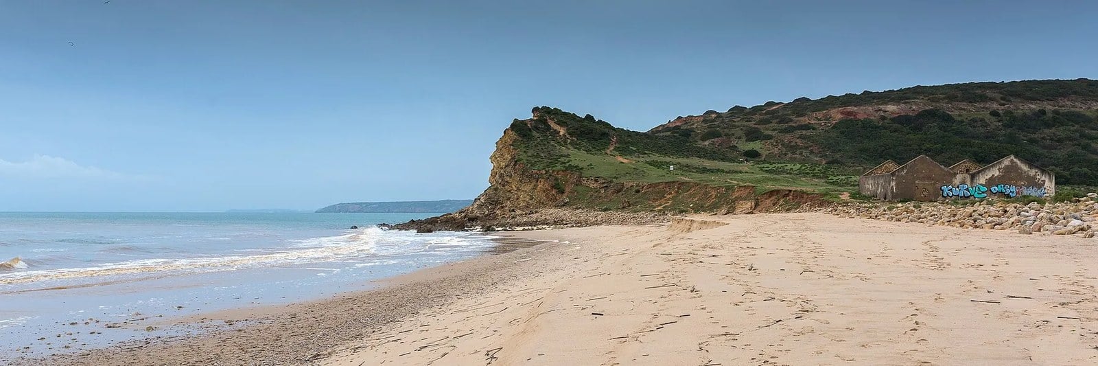 Boca do Rio beach beneath the coastal cliffs