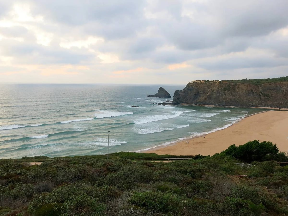 Praia de Odeceixe and the Seixe River